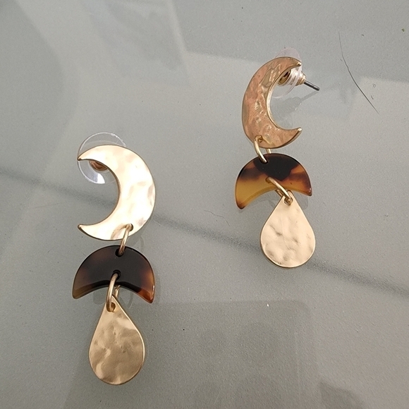 NEW Metal Tortoise Crescent Moon Dangle Earrings - Picture 3 of 5